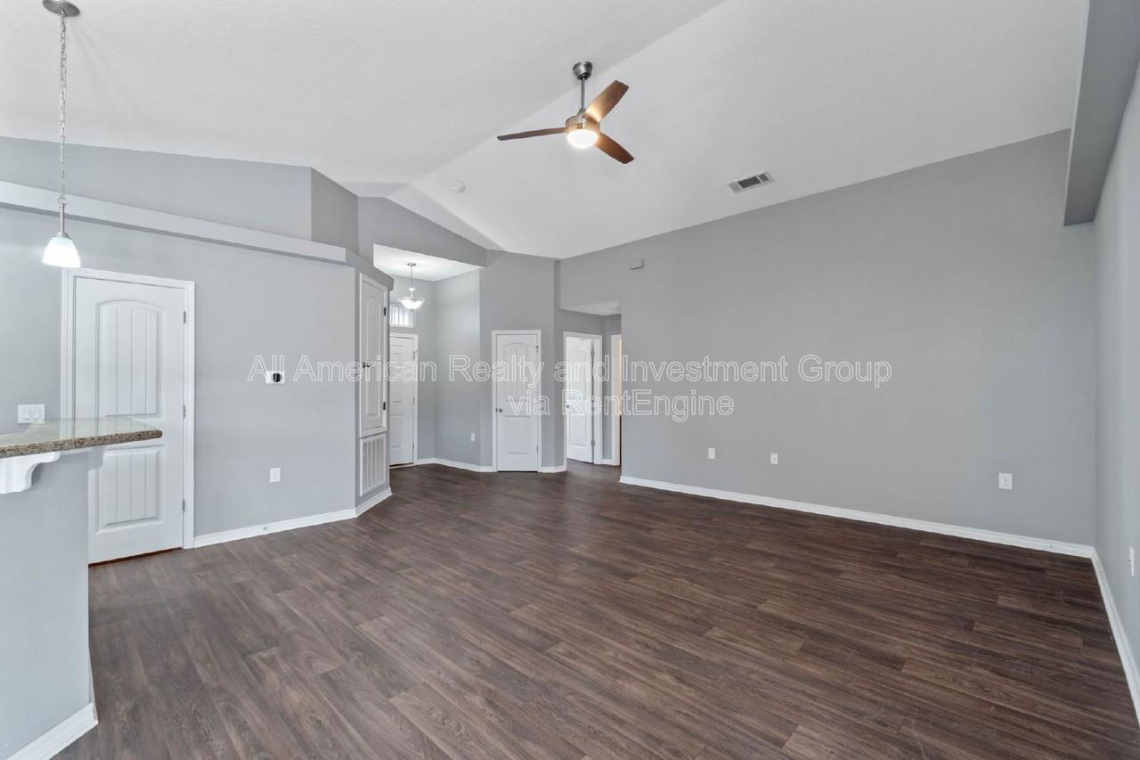 229 Croft Cir - Photo 4 of 23