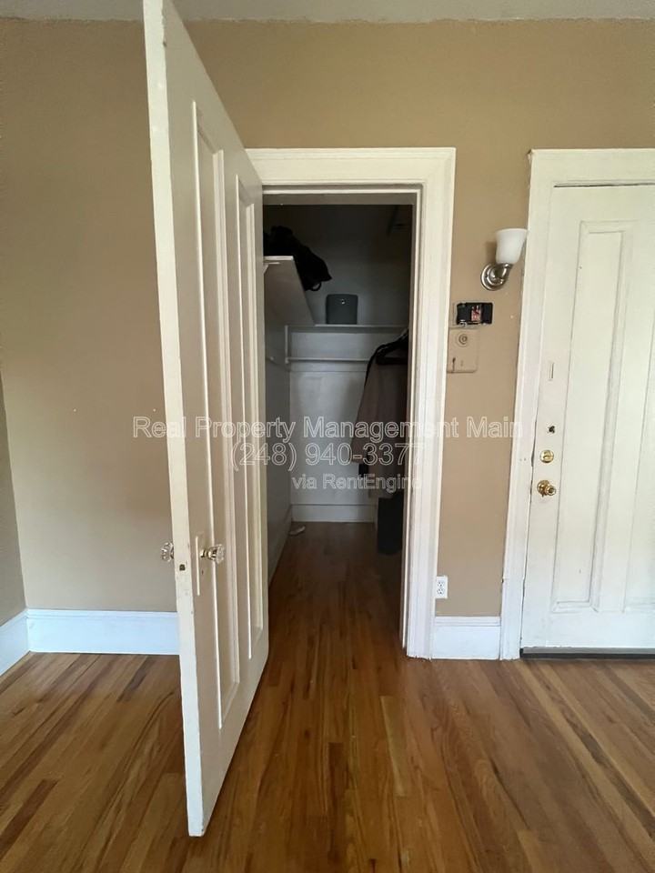 715 Parker St #6 - Photo 4 of 12