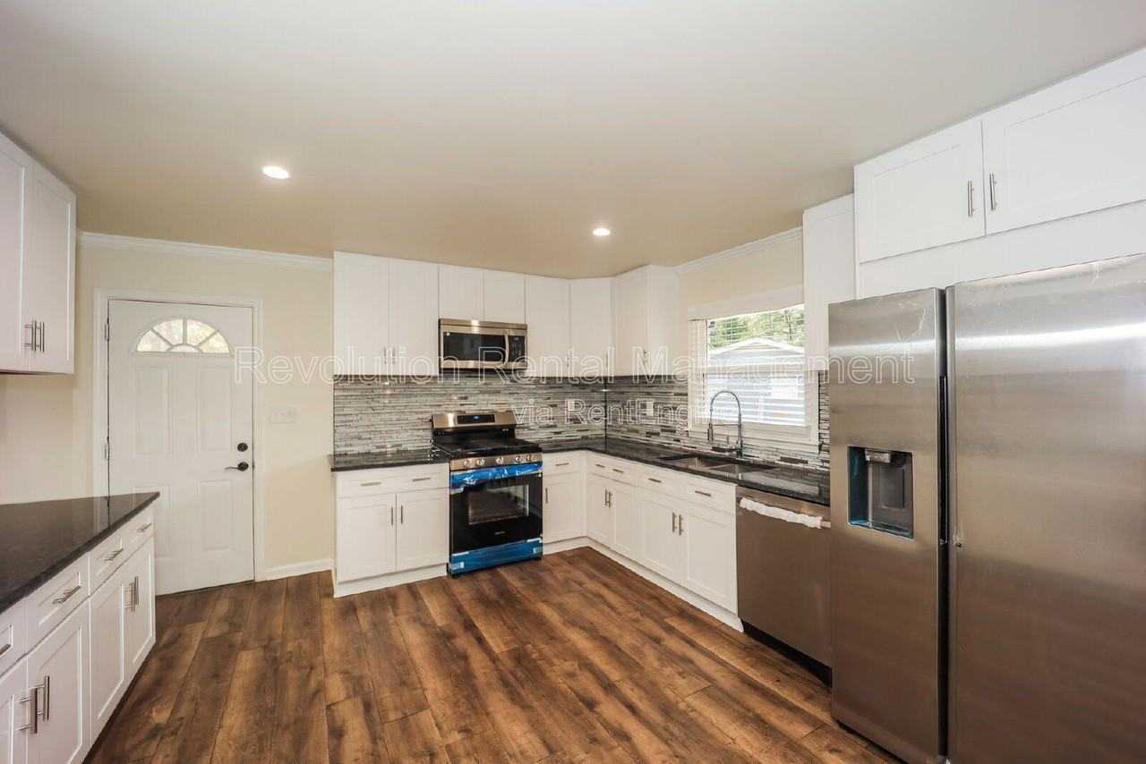 3702 Chesapeake Way - Photo 6 of 40