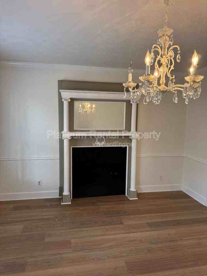 4007 Shady Cir Nw - Photo 5 of 45