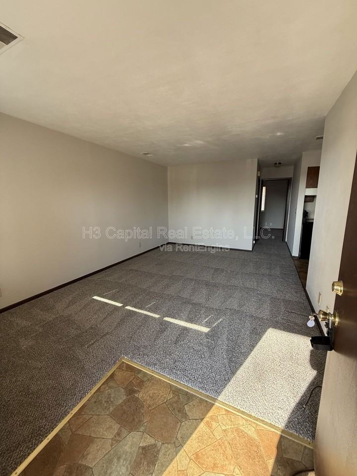 901 S 74th St #10 - Photo 2 of 8