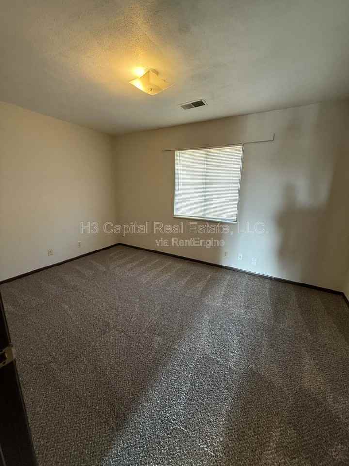 901 S 74th St #10 - Photo 6 of 8