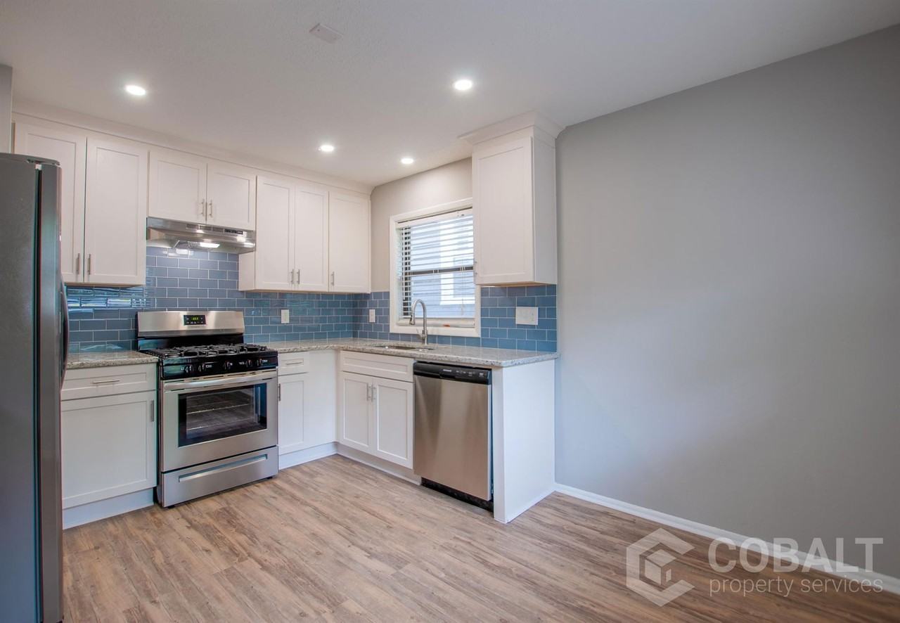 886 Saint Charles Ave Ne #1 - Photo 3 of 15