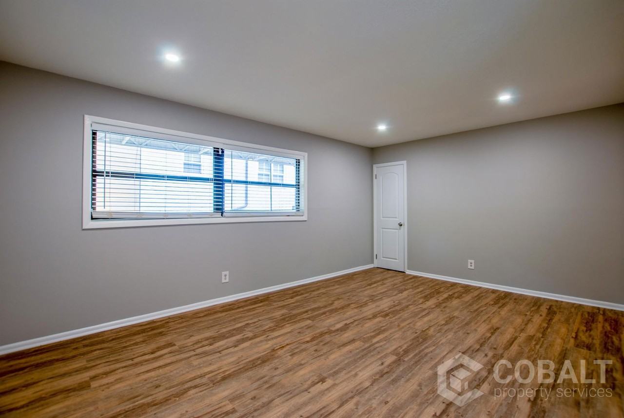 886 Saint Charles Ave Ne #1 - Photo 4 of 15