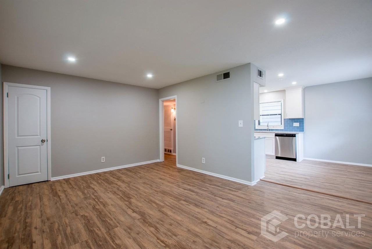 886 Saint Charles Ave Ne #1 - Photo 5 of 15