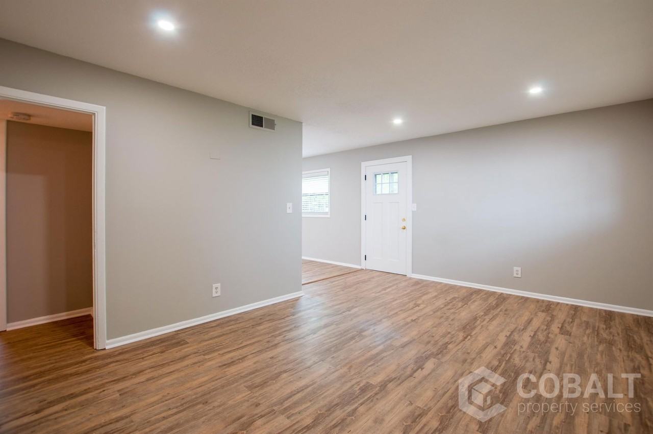 886 Saint Charles Ave Ne #1 - Photo 6 of 15