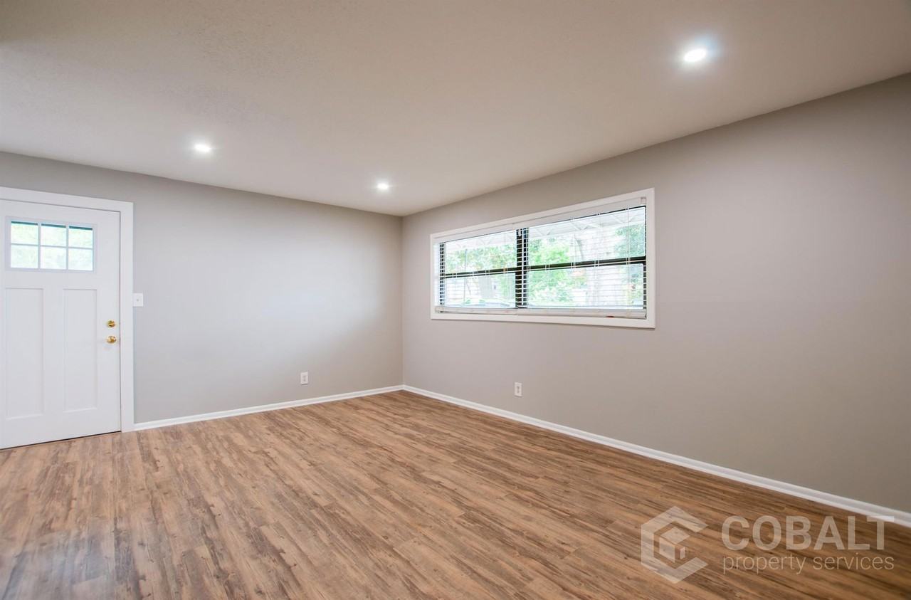 886 Saint Charles Ave Ne #1 - Photo 7 of 15