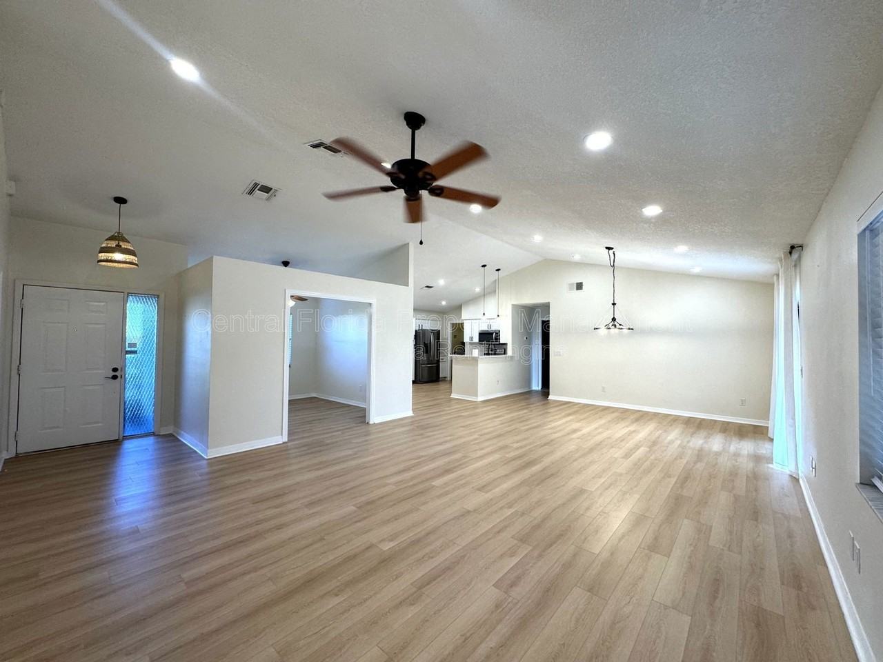 9150 Palm Tree Dr - Photo 4 of 33