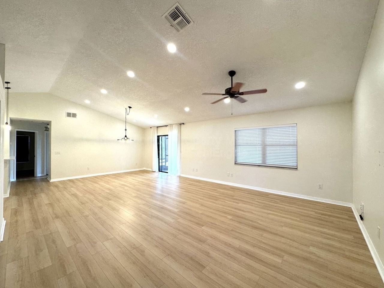 9150 Palm Tree Dr - Photo 5 of 33