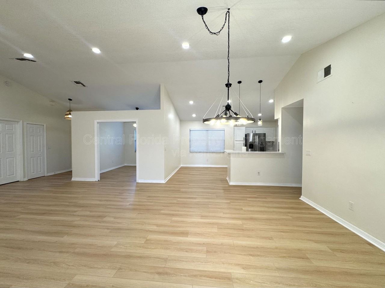 9150 Palm Tree Dr - Photo 7 of 33