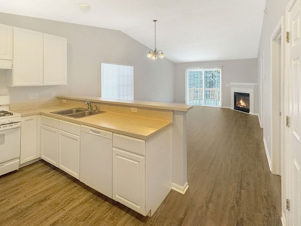 2630 Weatherby Hills Dr Se - Photo 4 of 18