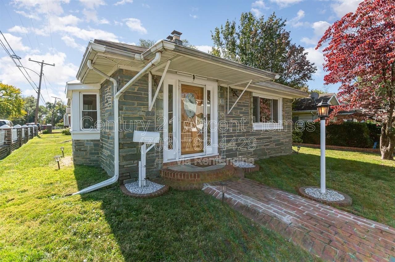 1700 14th St S - Photo 2 of 37