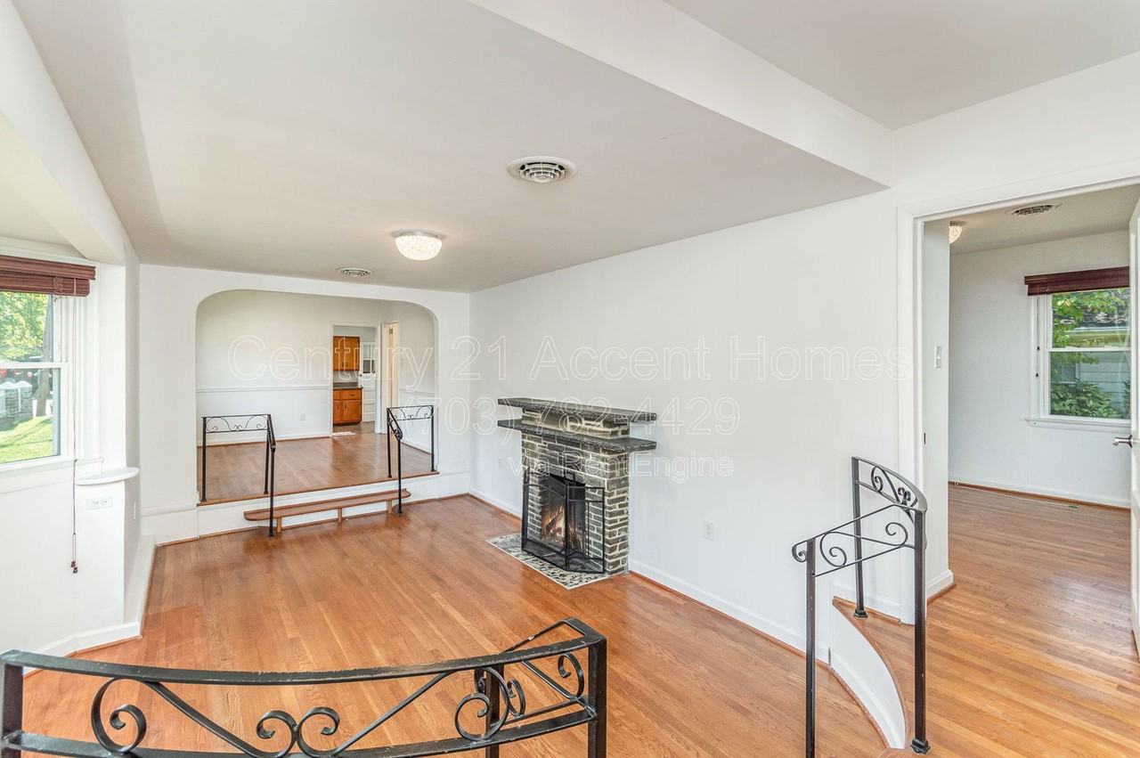 1700 14th St S - Photo 3 of 37