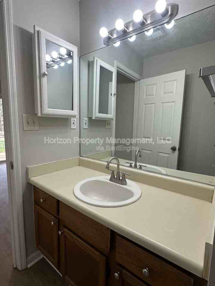 5142 Farm Place Dr Ne - Photo 3 of 14