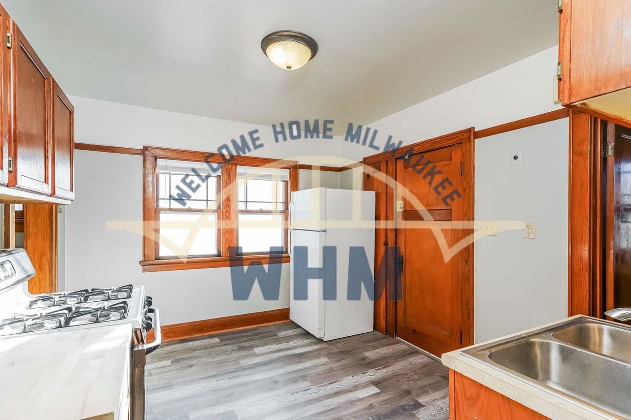 3019 N 61st St - Photo 5 of 17