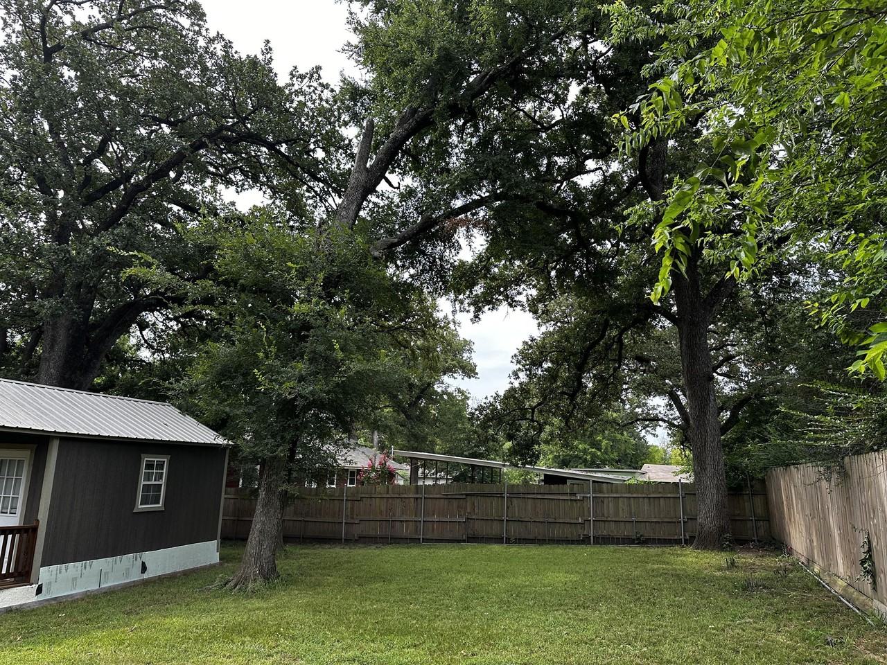 906 Kingston Rd - Photo 5 of 21