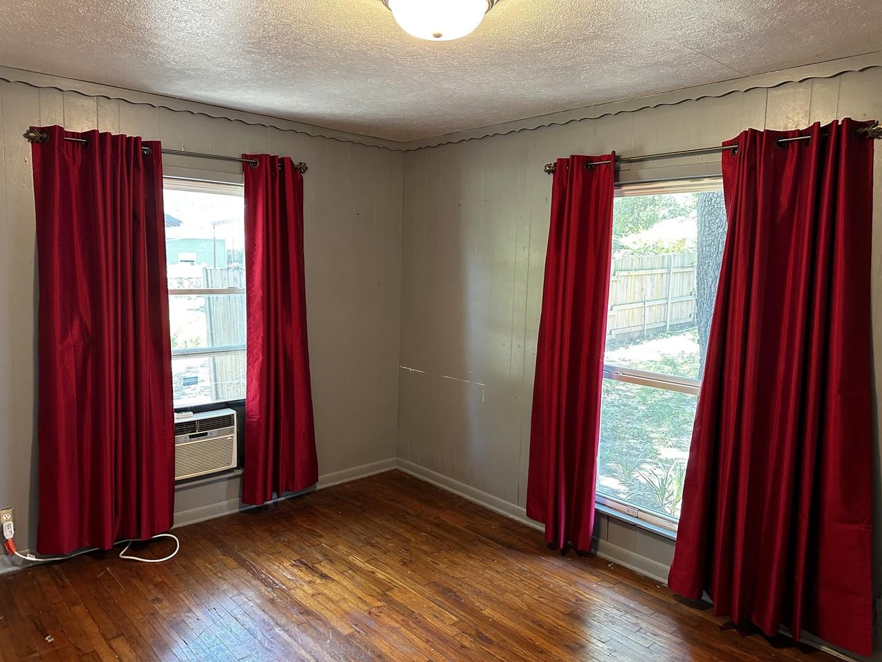 906 Kingston Rd - Photo 4 of 21