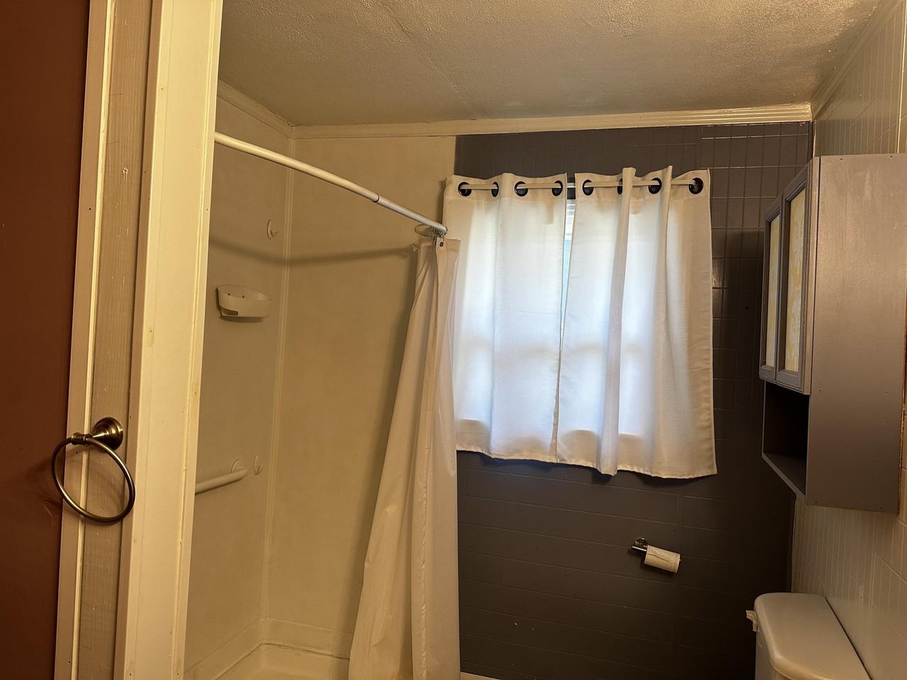 906 Kingston Rd - Photo 7 of 21