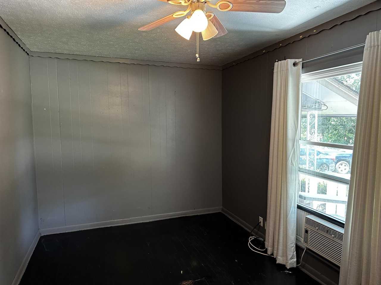 906 Kingston Rd - Photo 4 of 21