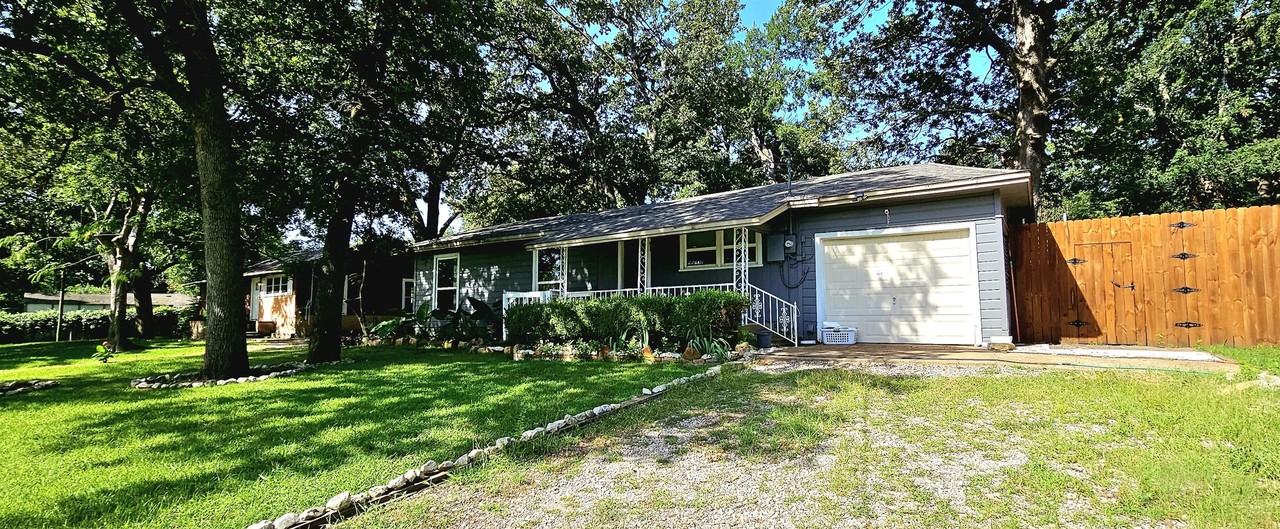 906 Kingston Rd - Photo 2 of 21