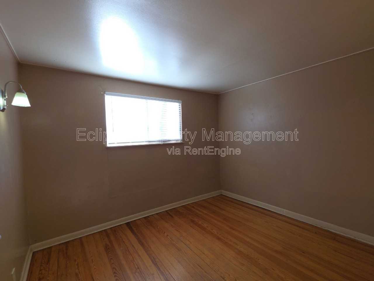 721 3rd St - Photo 3 of 27