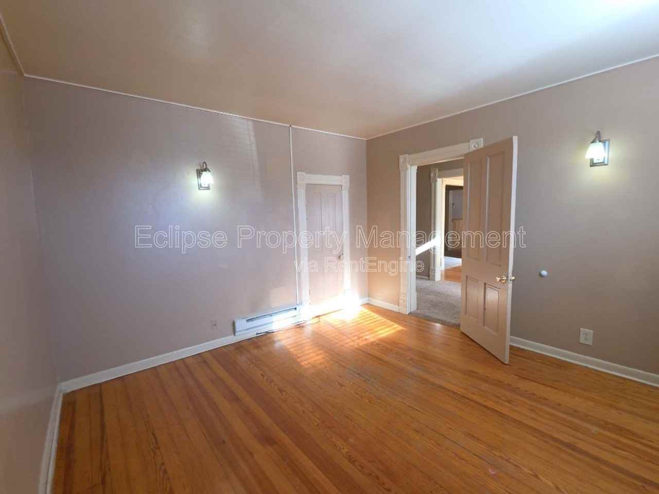 721 3rd St - Photo 4 of 27