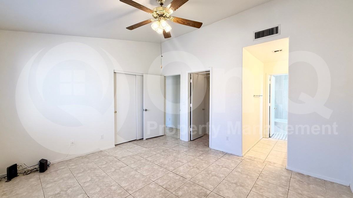 8622 W Roanoke Ave - Photo 6 of 18