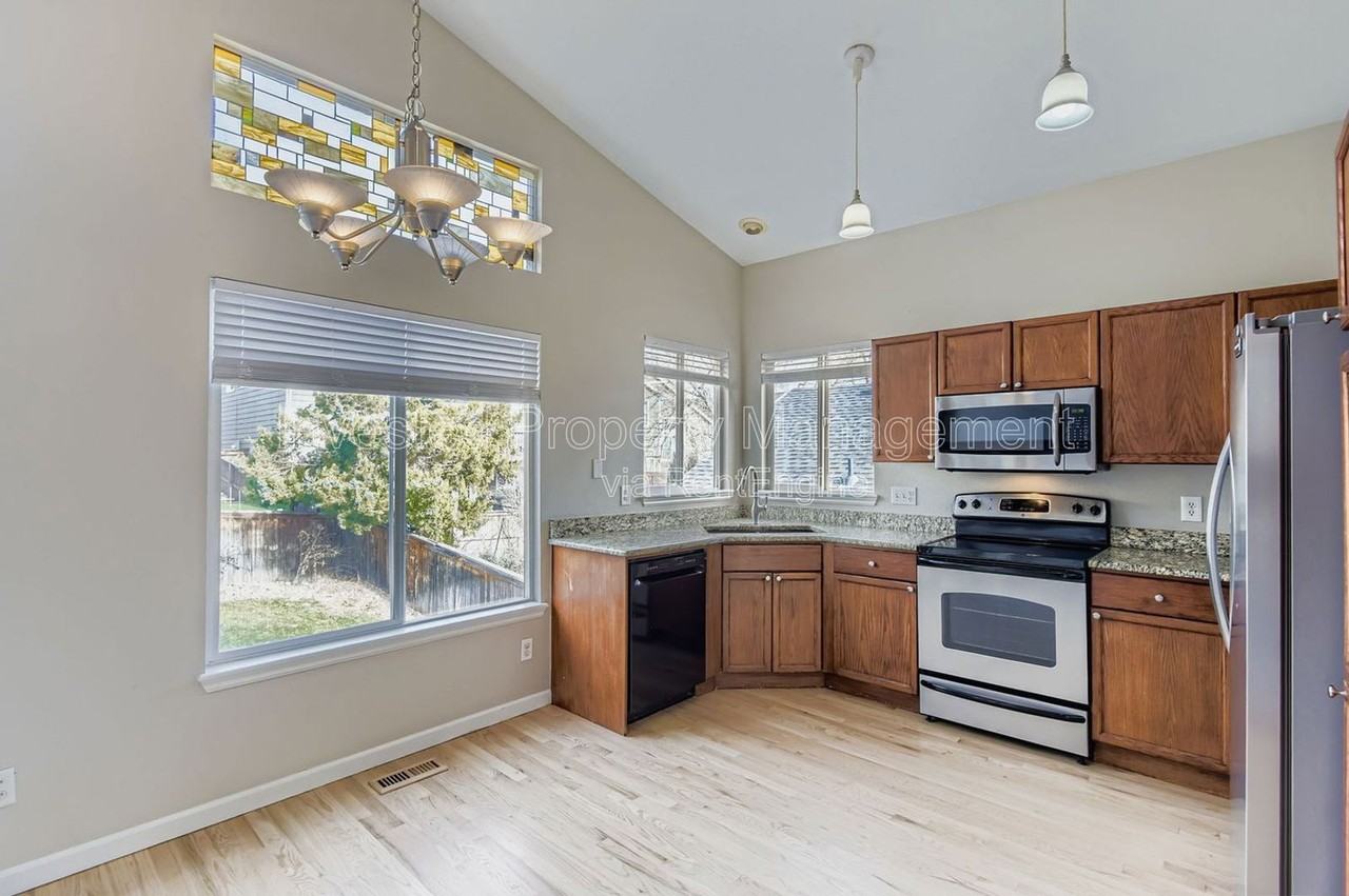 9847 Sydney Ln - Photo 4 of 23