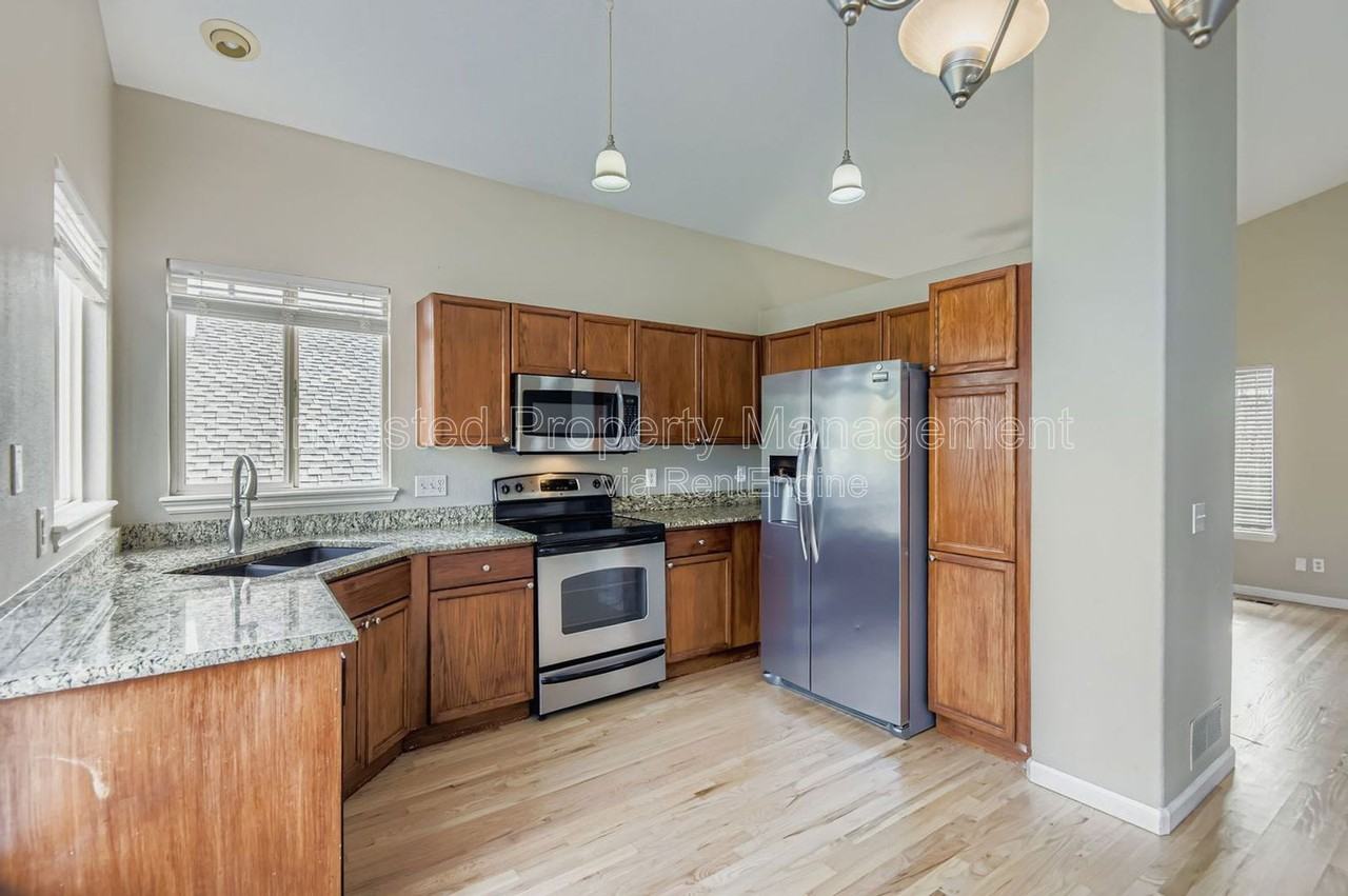 9847 Sydney Ln - Photo 5 of 23