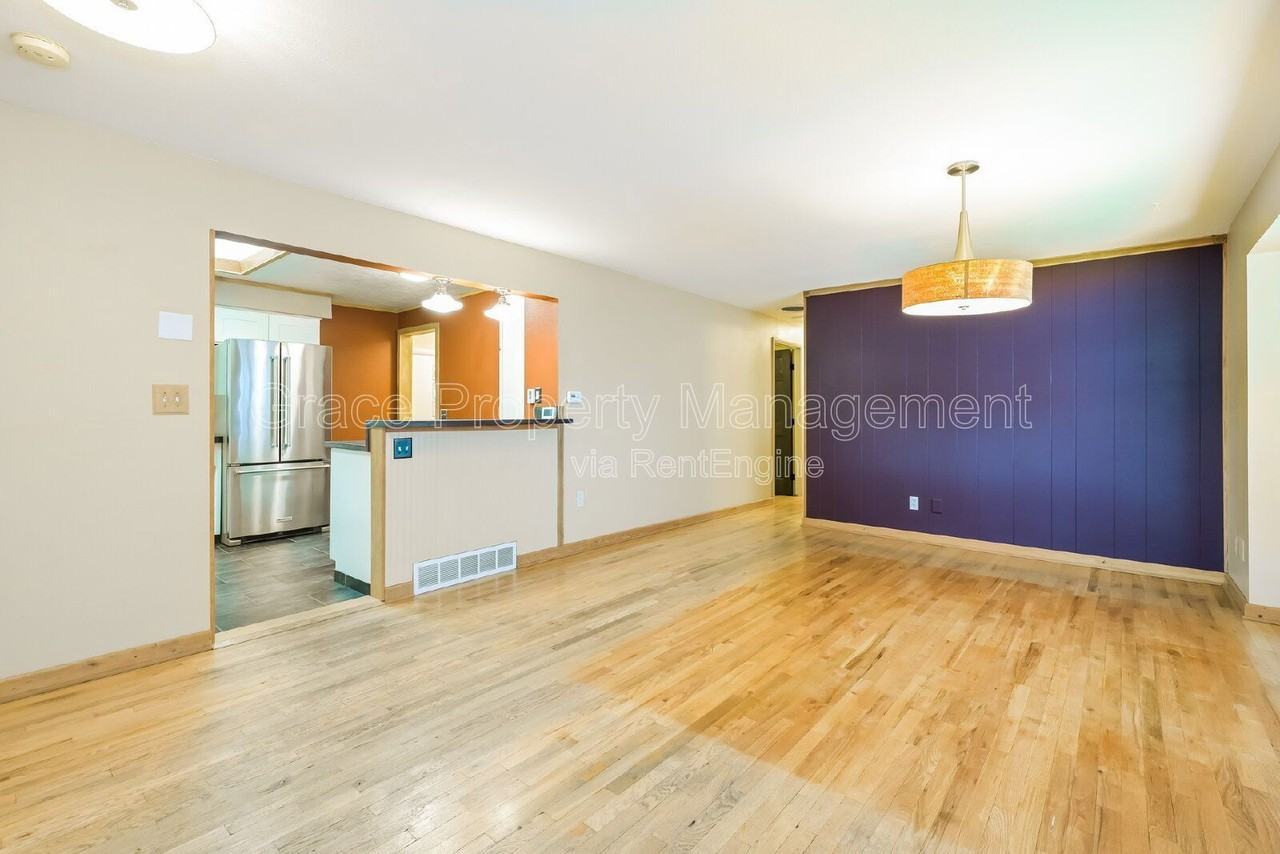 7095 S Clermont Dr - Photo 3 of 16