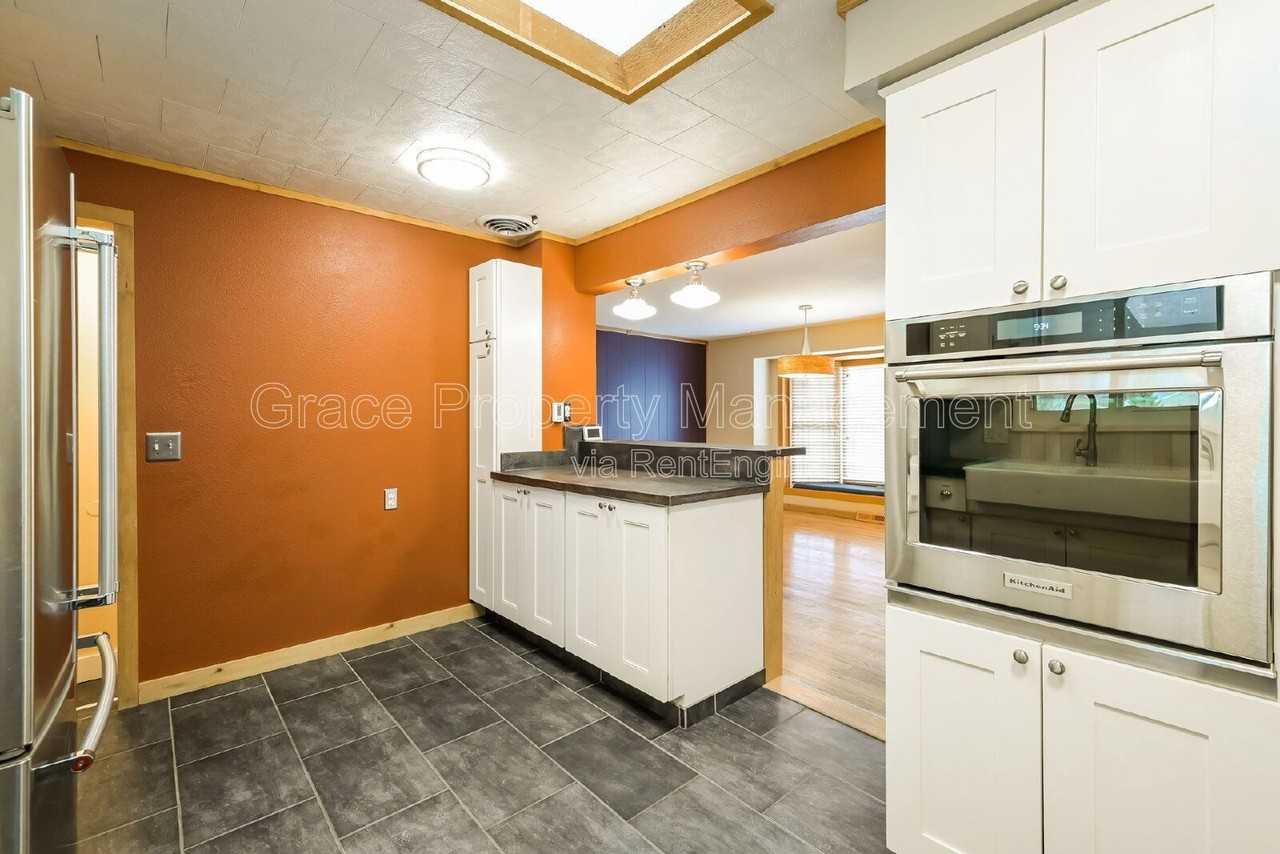 7095 S Clermont Dr - Photo 6 of 16