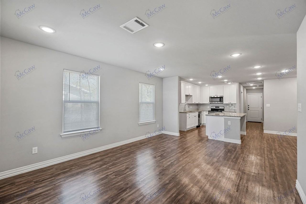 105 S Commerce St - Photo 4 of 21