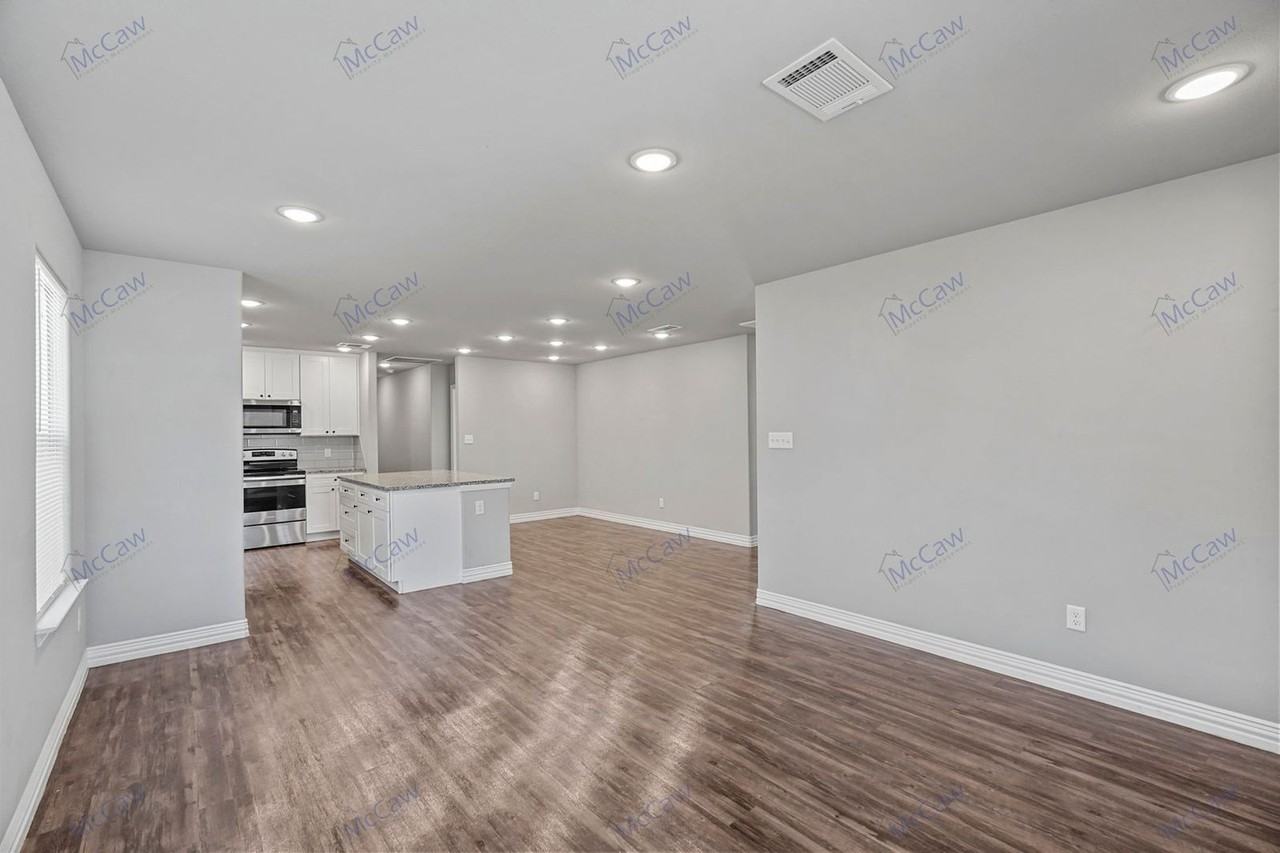 105 S Commerce St - Photo 5 of 21