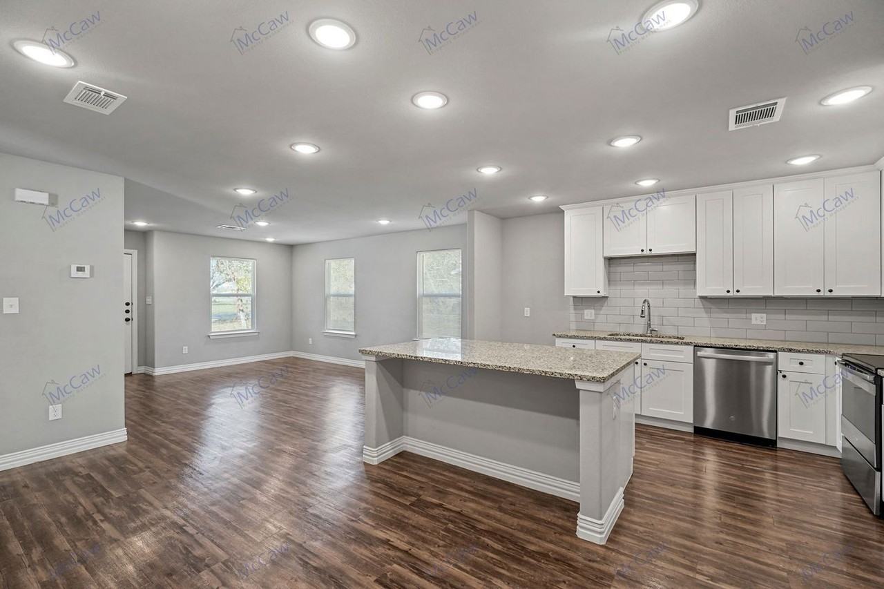 105 S Commerce St - Photo 6 of 21