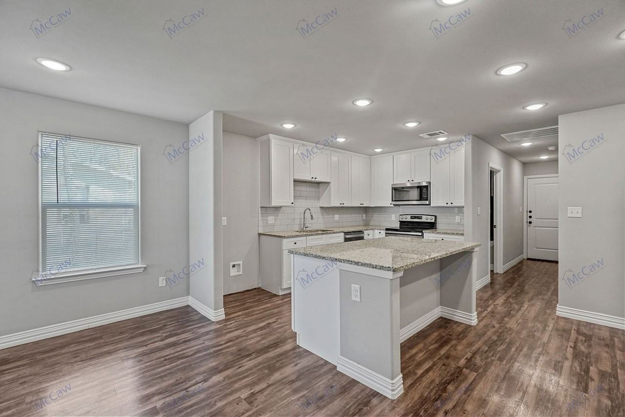 105 S Commerce St - Photo 7 of 21