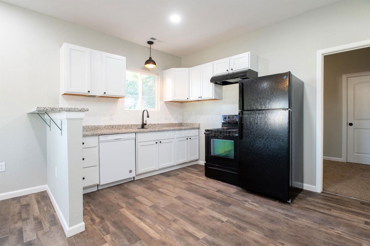 1601 S Pattie St - Photo 6 of 31