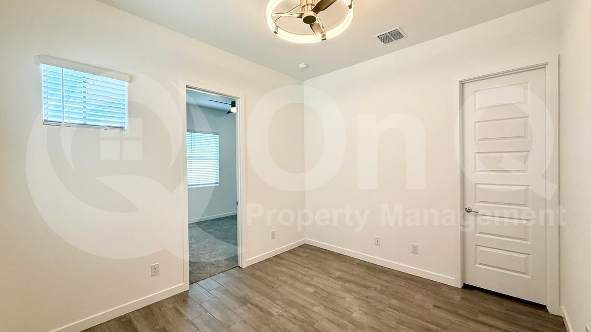 7819 W Tether Trl - Photo 4 of 25