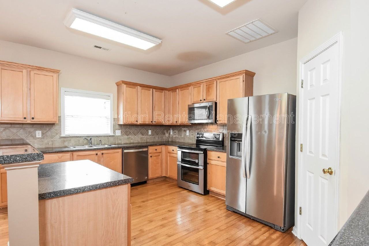 4032 Duran Ln - Photo 6 of 17