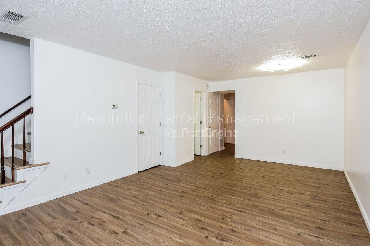 1303 Sweet Pine Dr - Photo 5 of 17