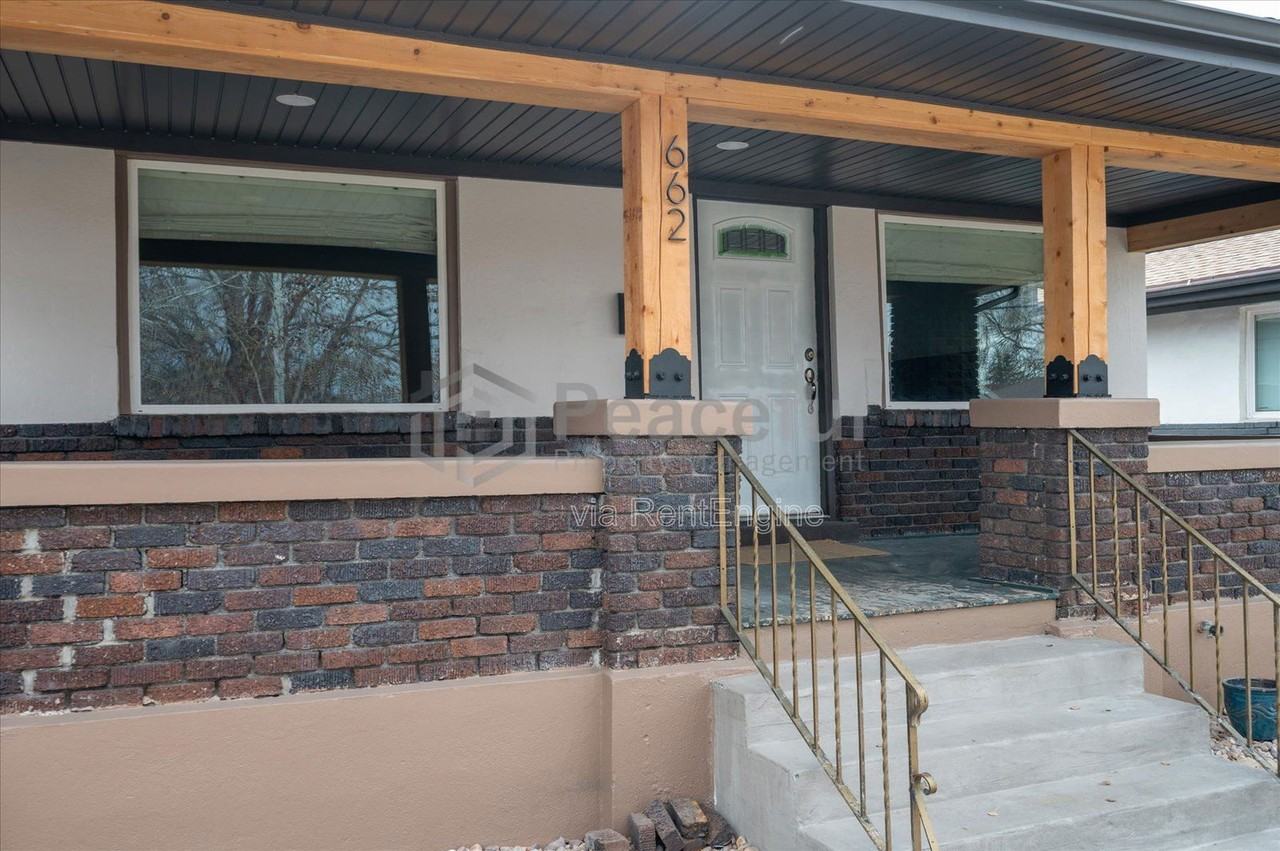 662 E Redondo Ave - Photo 2 of 20