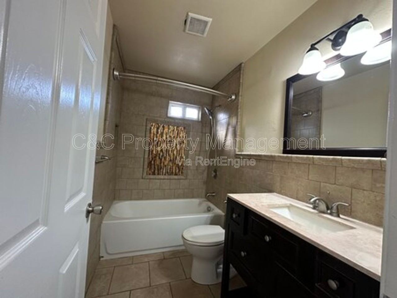 1932 Lincoln St - Photo 4 of 10