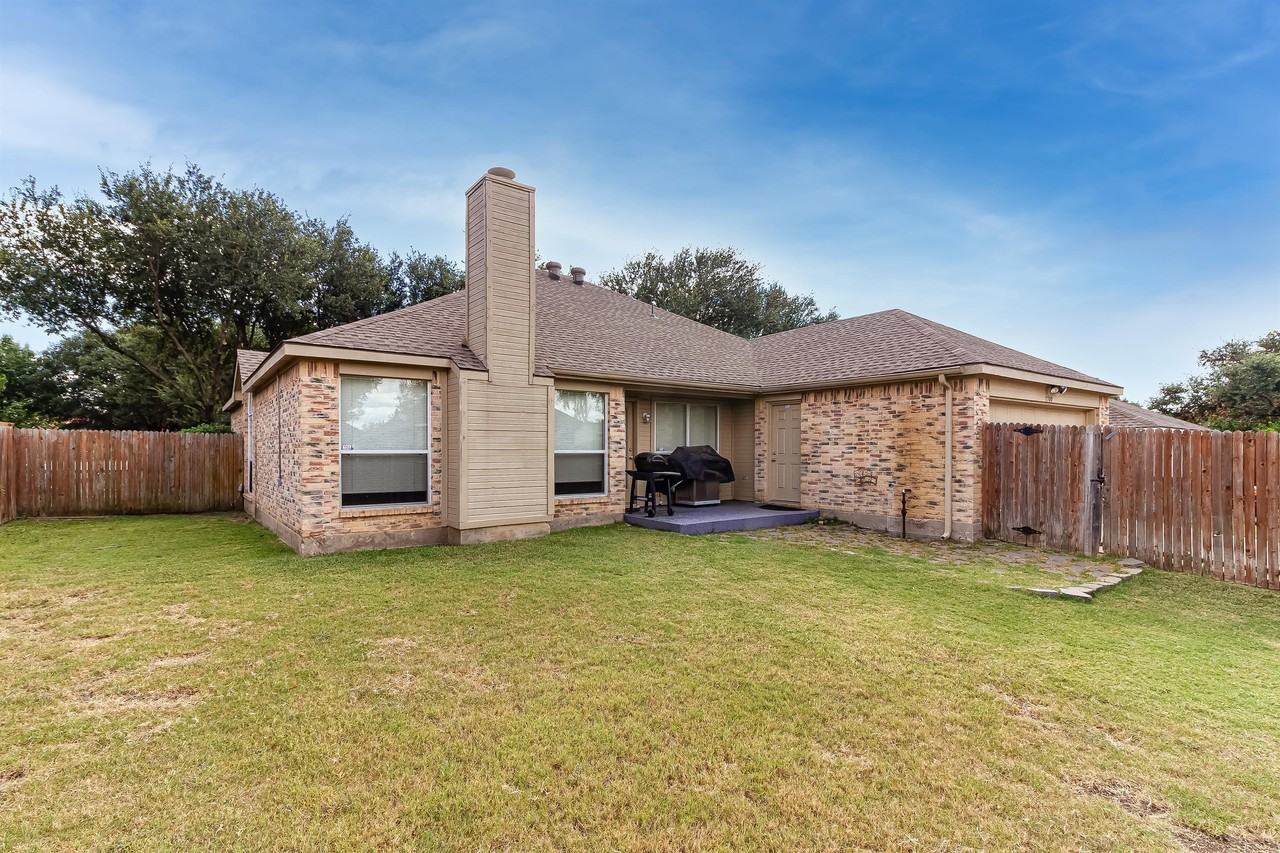 7700 Glenoaks Dr - Photo 7 of 18