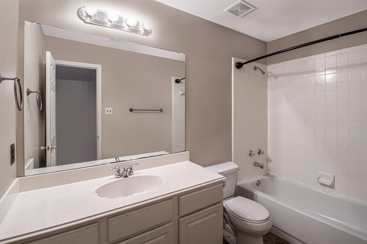 7700 Glenoaks Dr - Photo 2 of 18