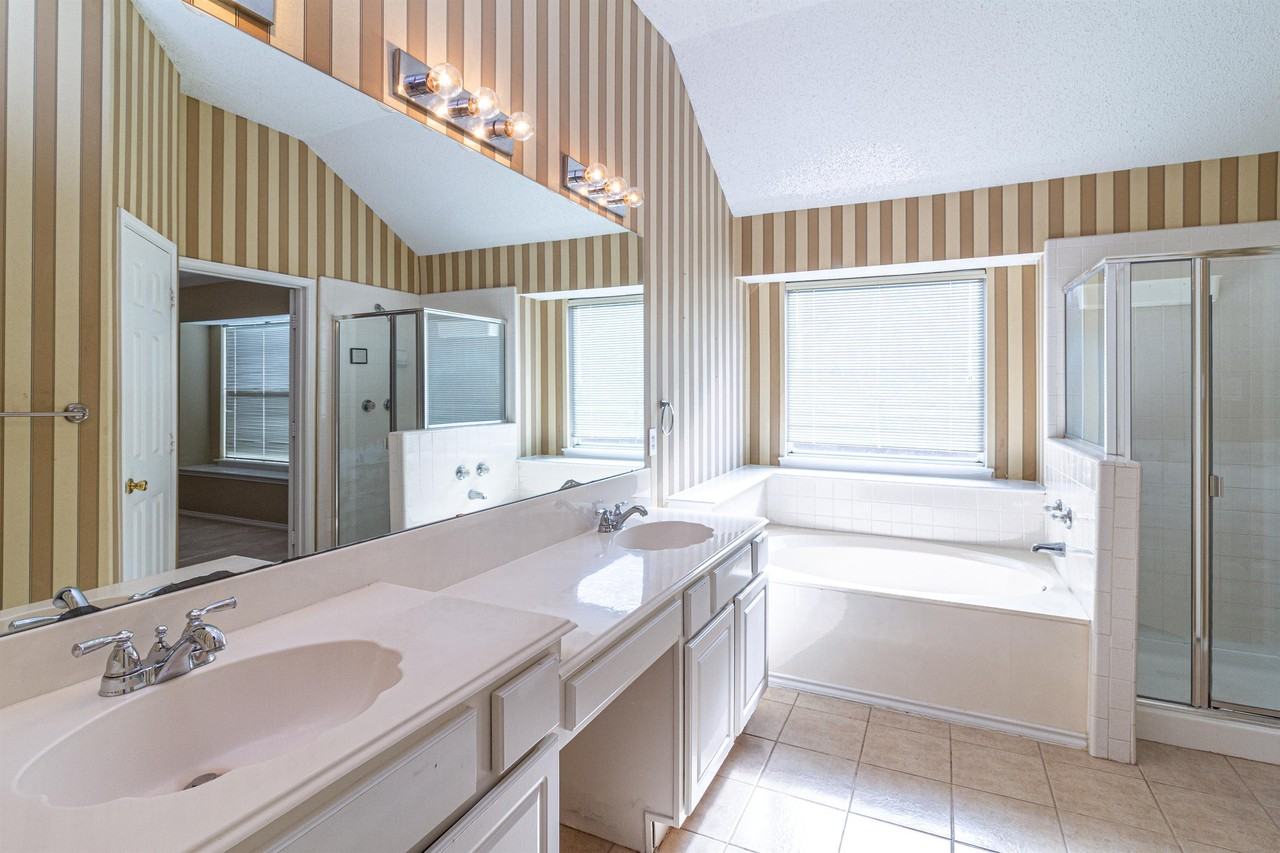 7700 Glenoaks Dr - Photo 4 of 18