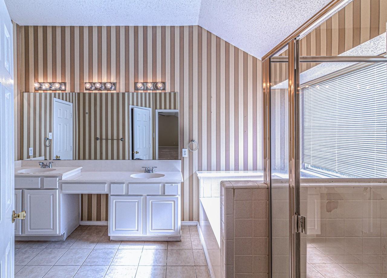 7700 Glenoaks Dr - Photo 5 of 18