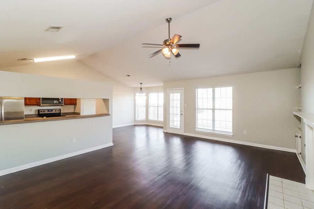 1806 Central Trails Dr - Photo 5 of 16