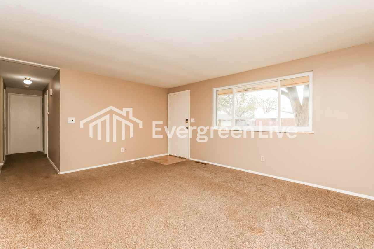 6712 Hubbard Dr - Photo 3 of 15