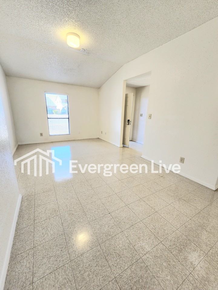 1320 San Felipe Ct - Photo 5 of 18