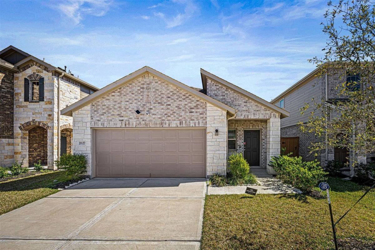 21127 Dolphin Bay Ln - Photo 2 of 10