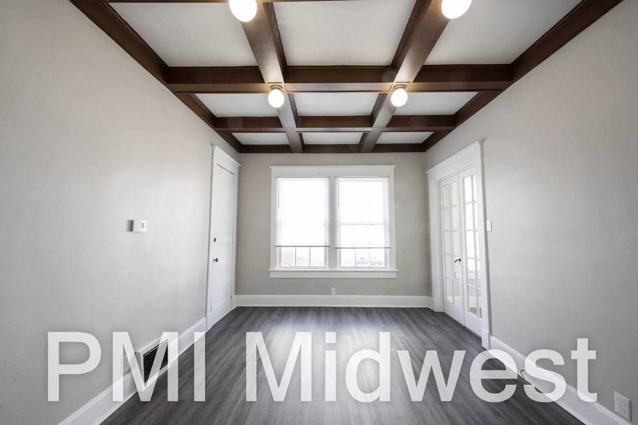 125 E 17th St Apt 1 - Photo 2 of 15